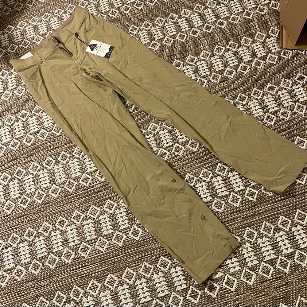 NWT Alpine Design sz 2 Woman’s All Day Tech Pant